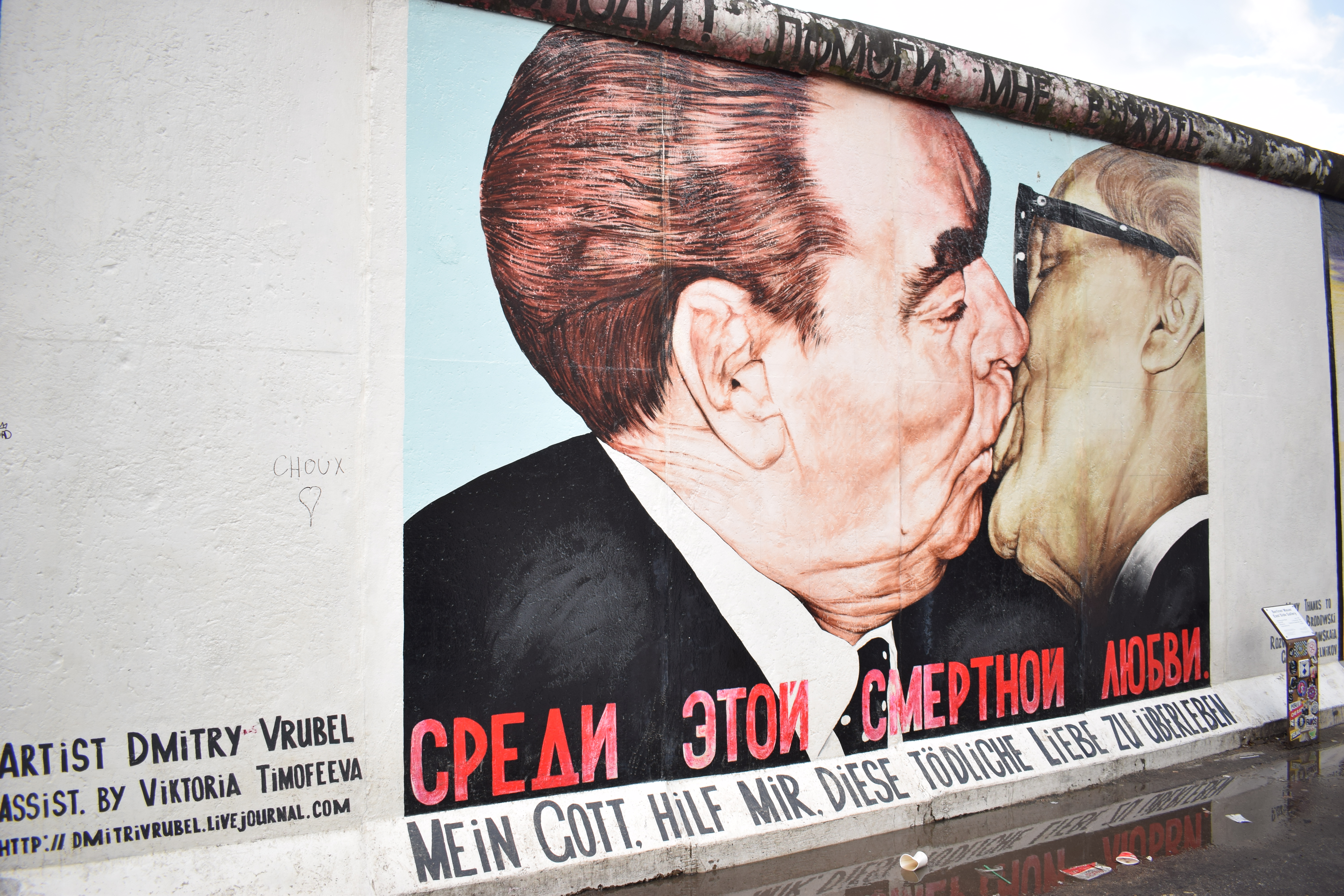Berlin: Love Behind The Wall
