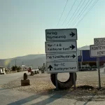 Ukazatele do kontejnerových městeček na jihovýchodě Turecka