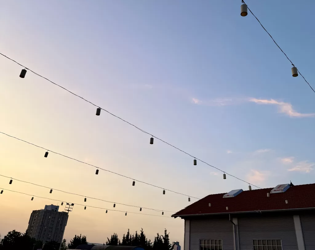 Obloha při západu slunce, světýlka